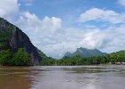 Thailand, Laos Aug02 271  Landsbyen Pak Ou ved Nam Ou flodens udmunding til Mekong floden